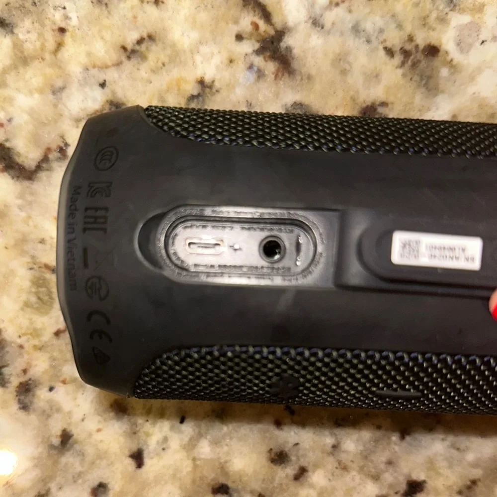 JBL Black Portable Speaker with Durable Mesh Design - Picture 3 of 5